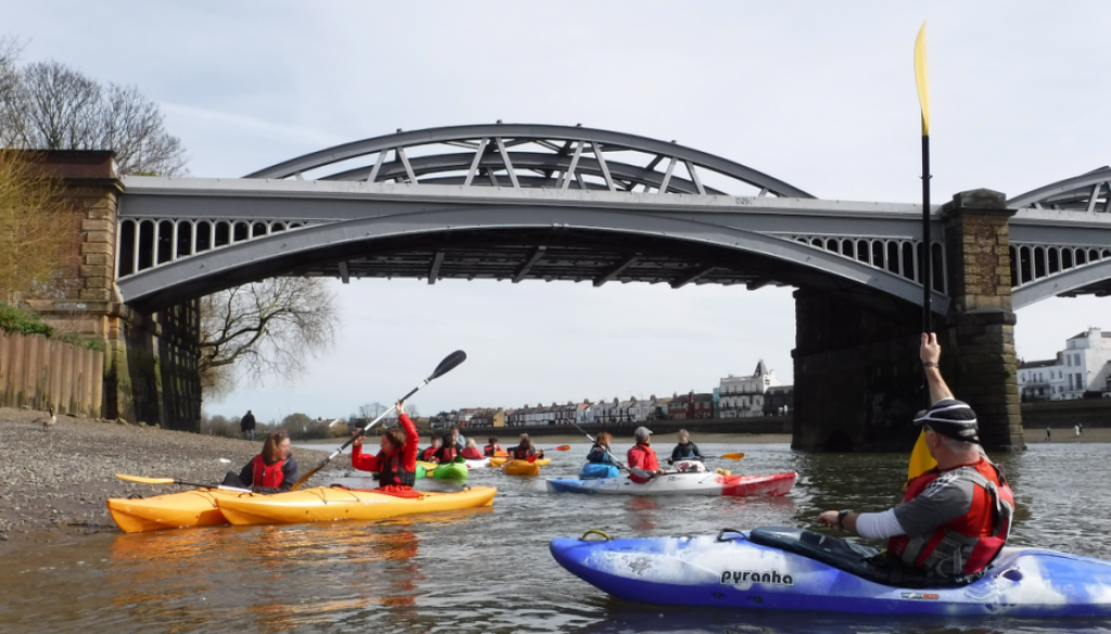Coaching paddlers on the river Thanes